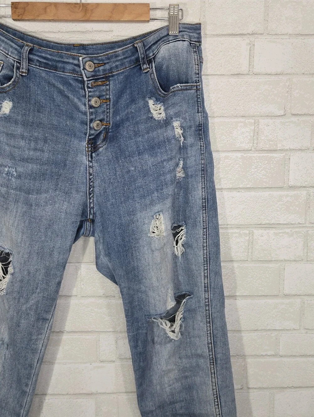comfy distressed skinny jeans